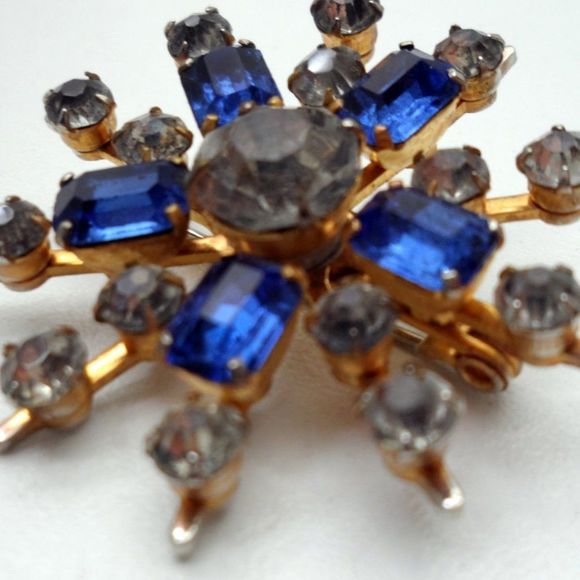 Vintage Aurora Borealis Rhinestones Broach - Picture 2 of 7